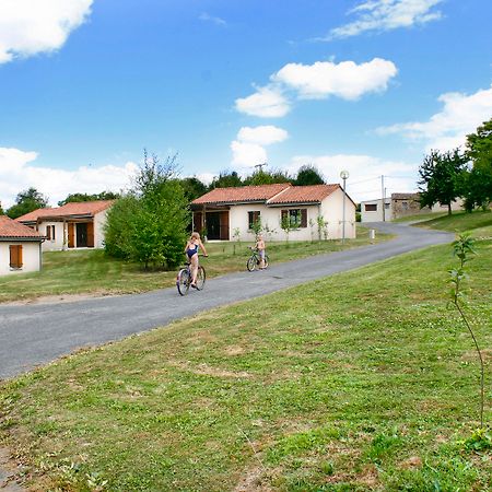 Terres De France - Moncontour Active Park Hotel Exterior photo