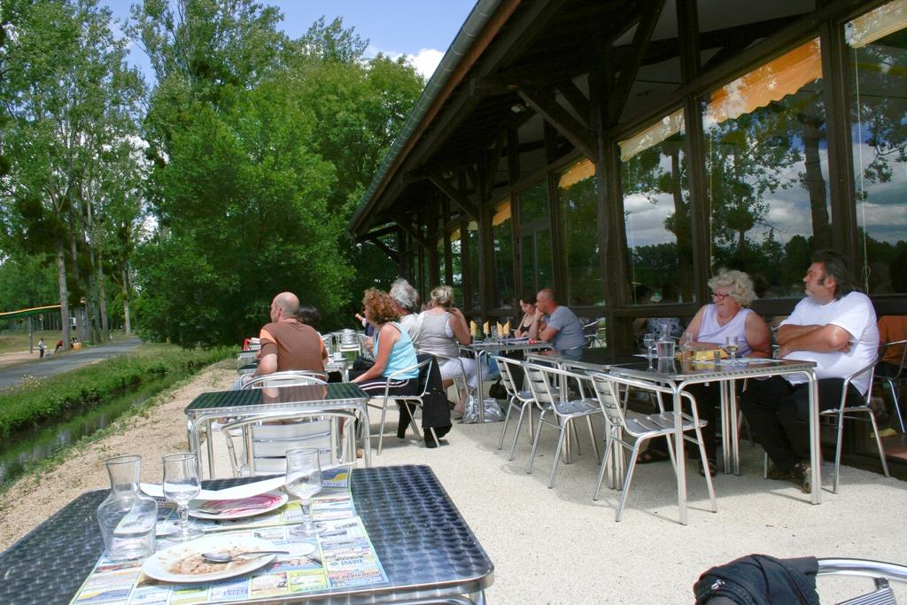 Terres De France - Moncontour Active Park Hotel Exterior photo