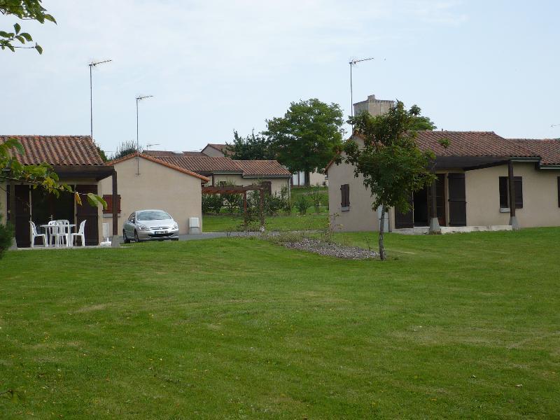 Terres De France - Moncontour Active Park Hotel Exterior photo